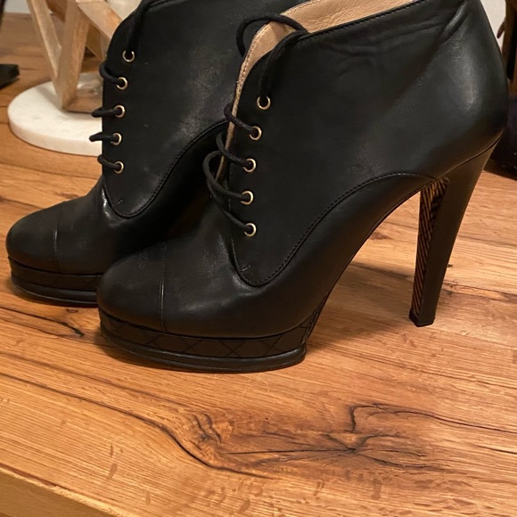 Chanel low boots , sadly selling - Picture 3 of 8